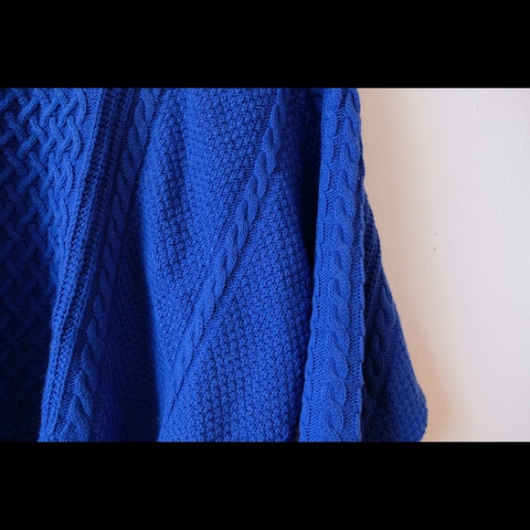 Cropped blue knit sweater - Picture 3 of 4